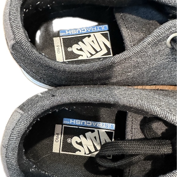 Charcoal lace up Vans. UltraCush size US men’s 8. - Picture 2 of 4